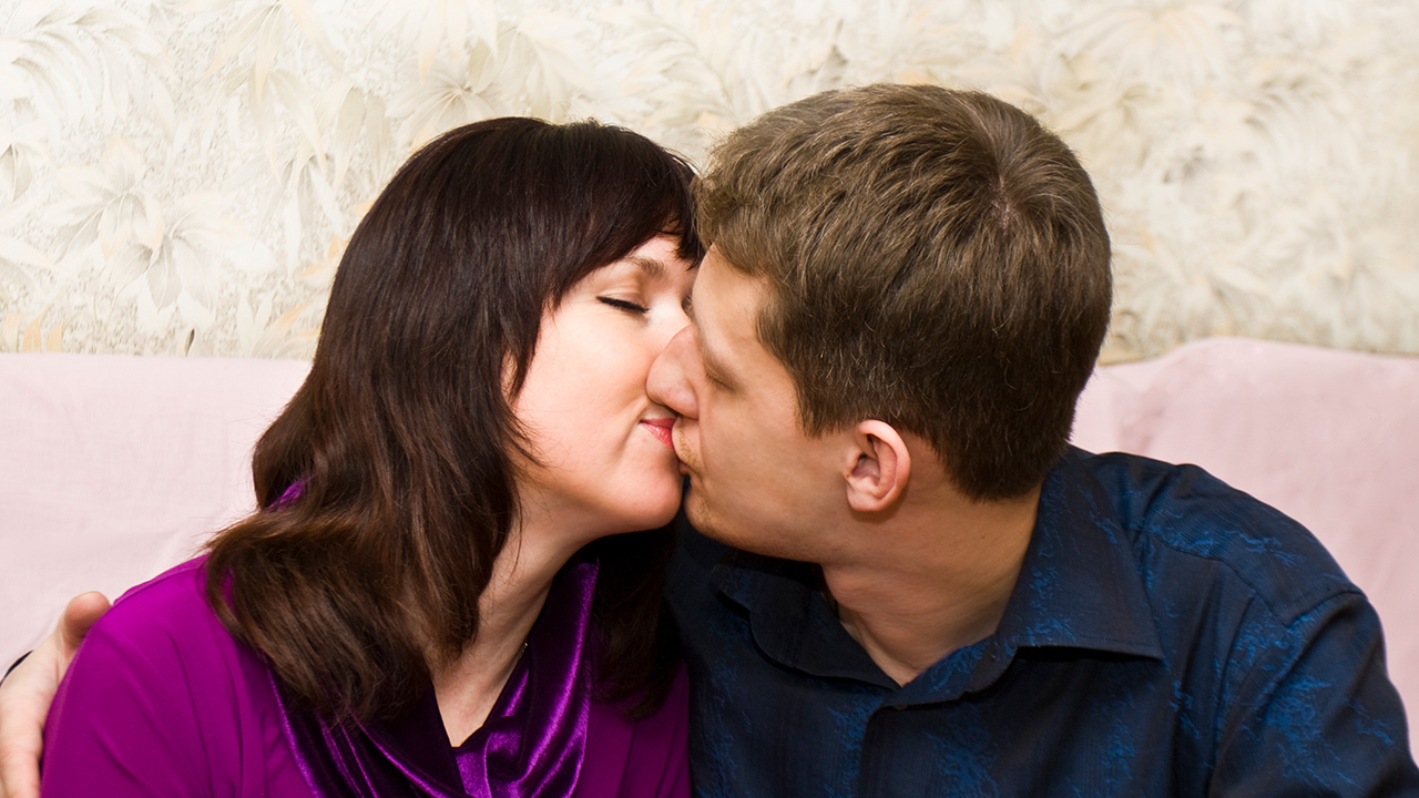 夫妻性爱有哪些技巧？推荐10大夫妻做爱姿势